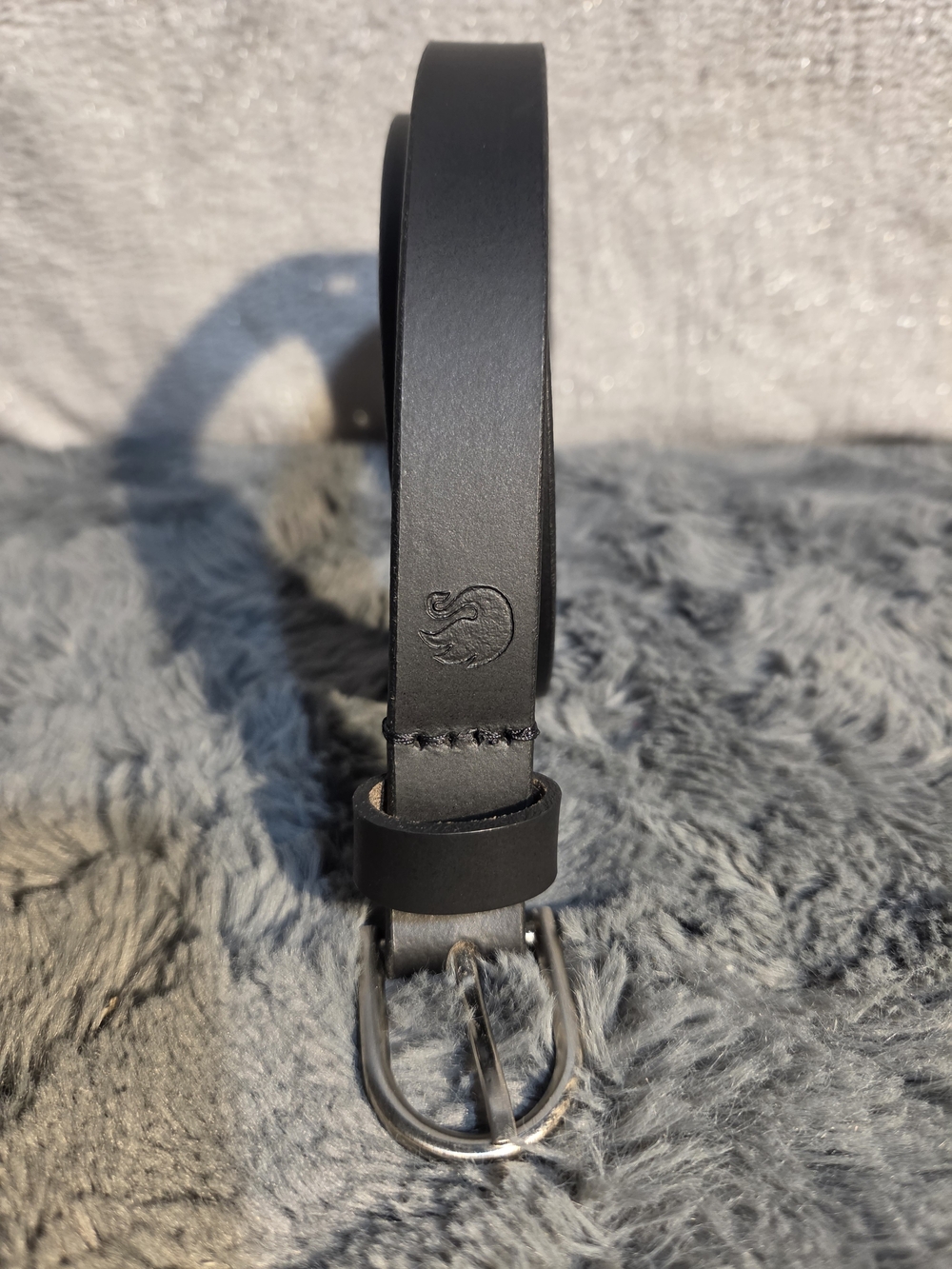 Gloria Vanderbilt Leather Belt with Swan Logo - Classic Black